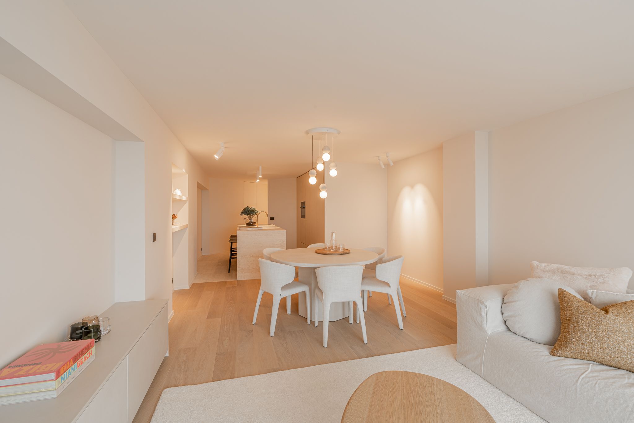 IDEALIS VASTGOED - Exclusief, volledig gerenoveerd én gemeubeld appartement, gelegen op een prachtige locatie op de zeedijk in het Zoute met frontaal zeezicht! foto 16