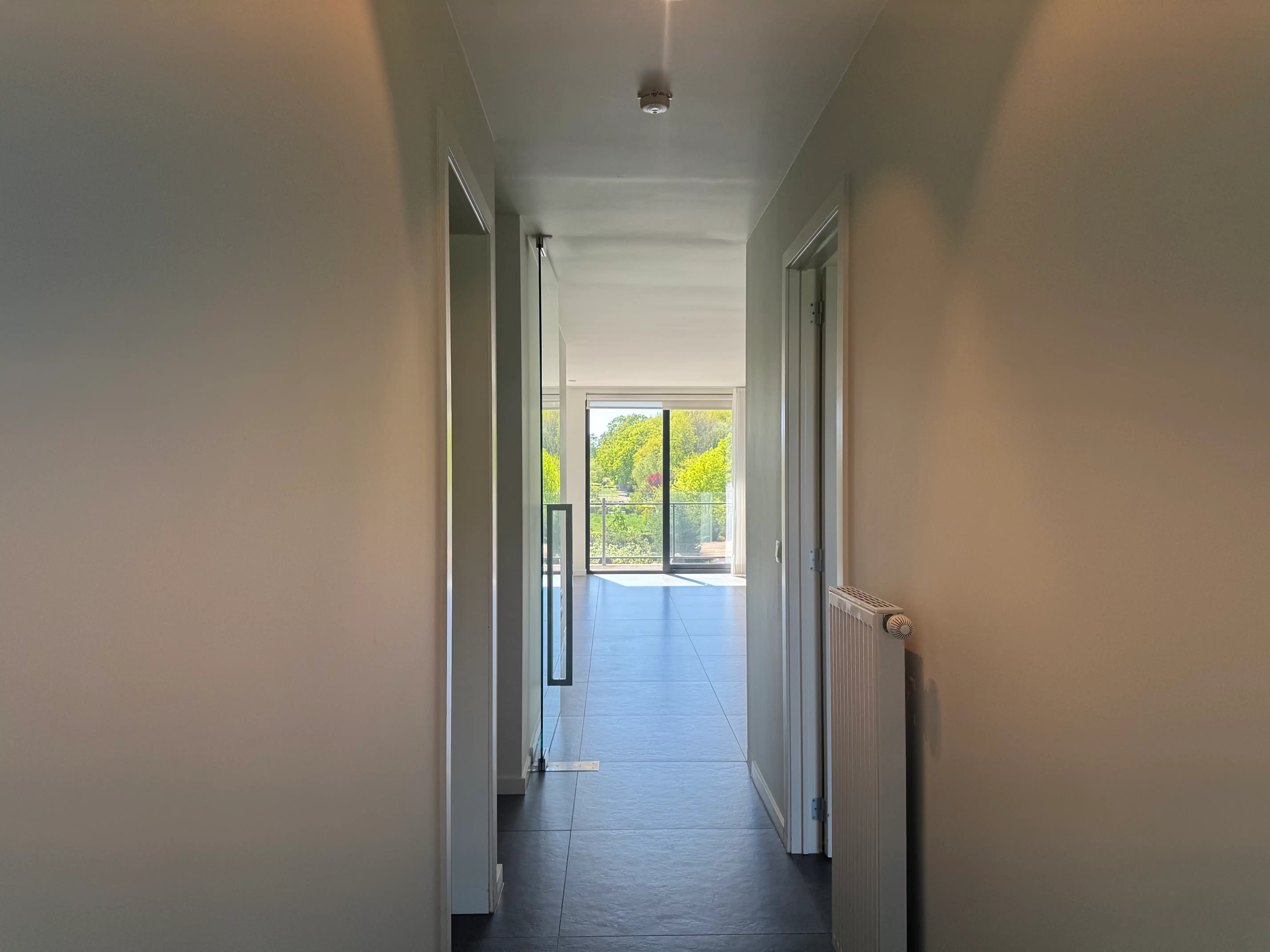 Ruim 2-slaapkamer appartement nabij centrum Genk foto 2