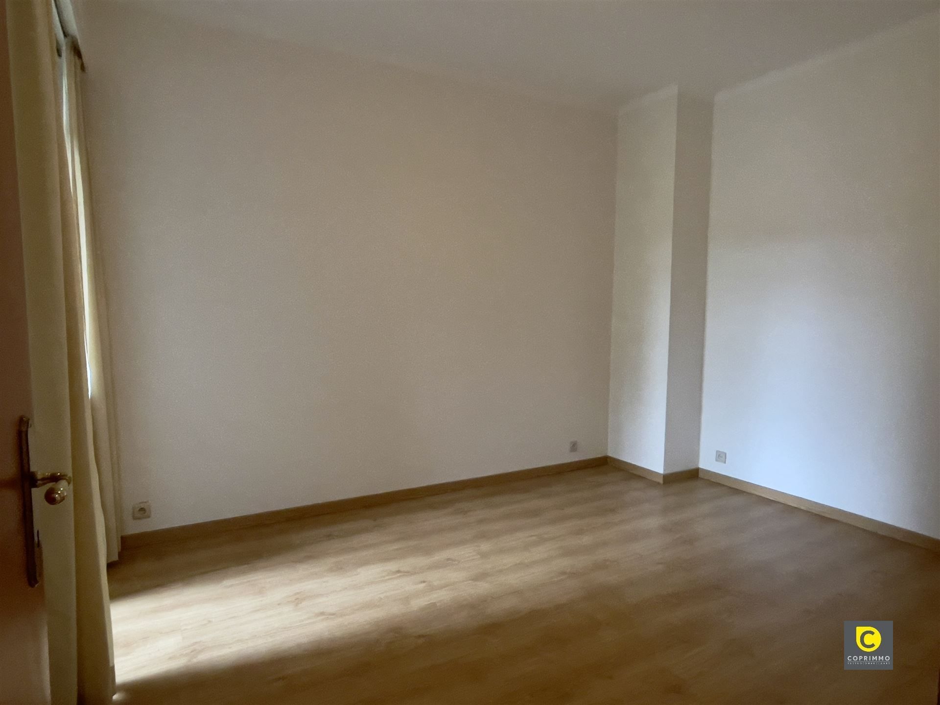 2-slaapkamerappartement met autostaanplaats foto 8