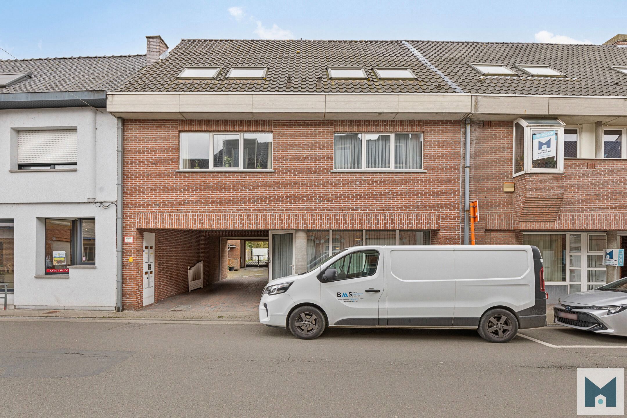 Unieke opbrengsteigendom van 4 verhuurde appt te Lebbeke! foto {{pictureIndex}}