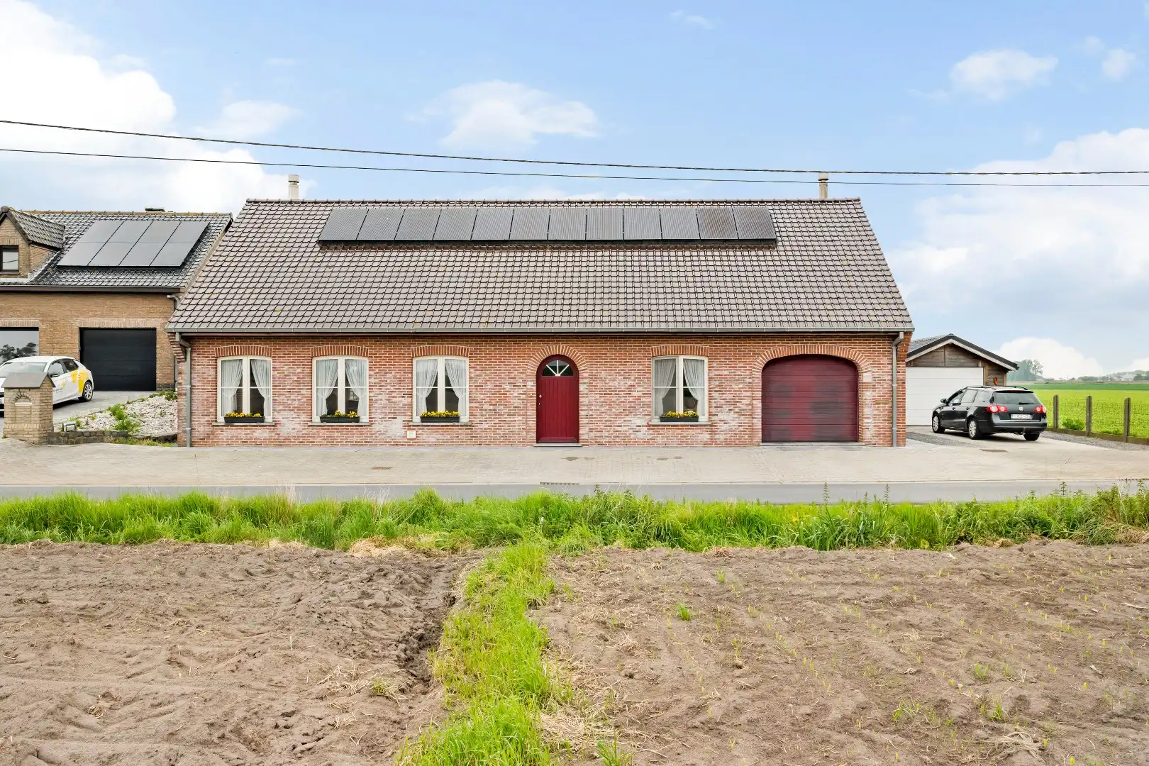 Villa met 2 slaapkamers, ruime zolderverdieping, garage en tuin. foto 16