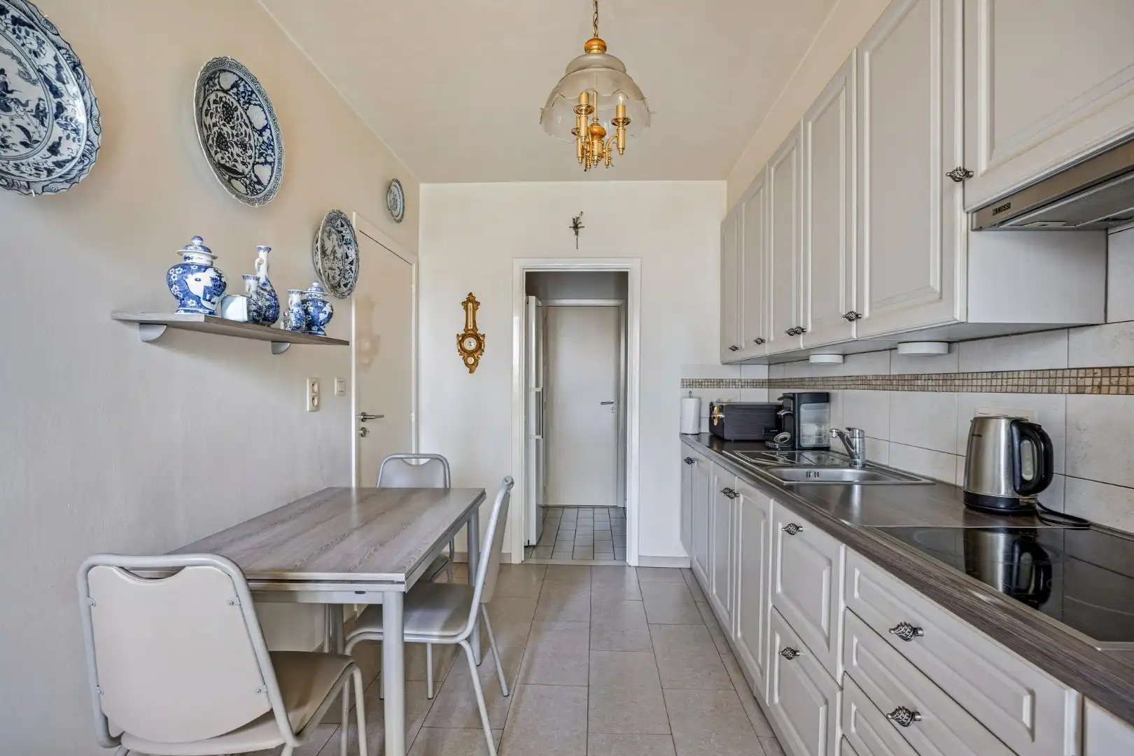 INVESTERINGSPAND: Ruim appartement met garage en zicht op de middeleeuwse Wallen te Tongeren foto 11