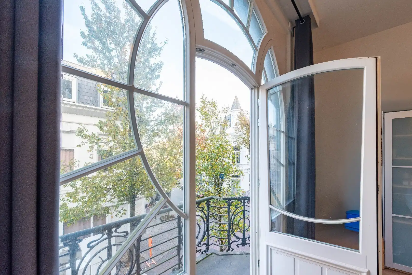 Uniek en luxueus appartement in prachtig gebouw op Zurenborg foto {{pictureIndex}}