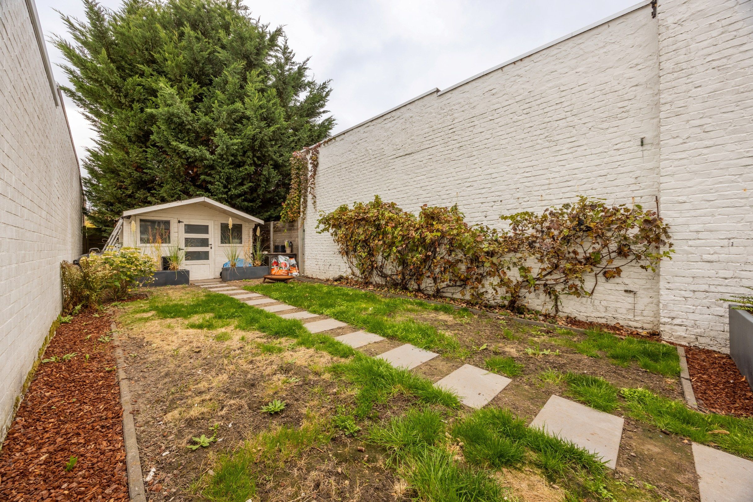 GERENOVEERDE RIJWONING MET TUIN foto 16