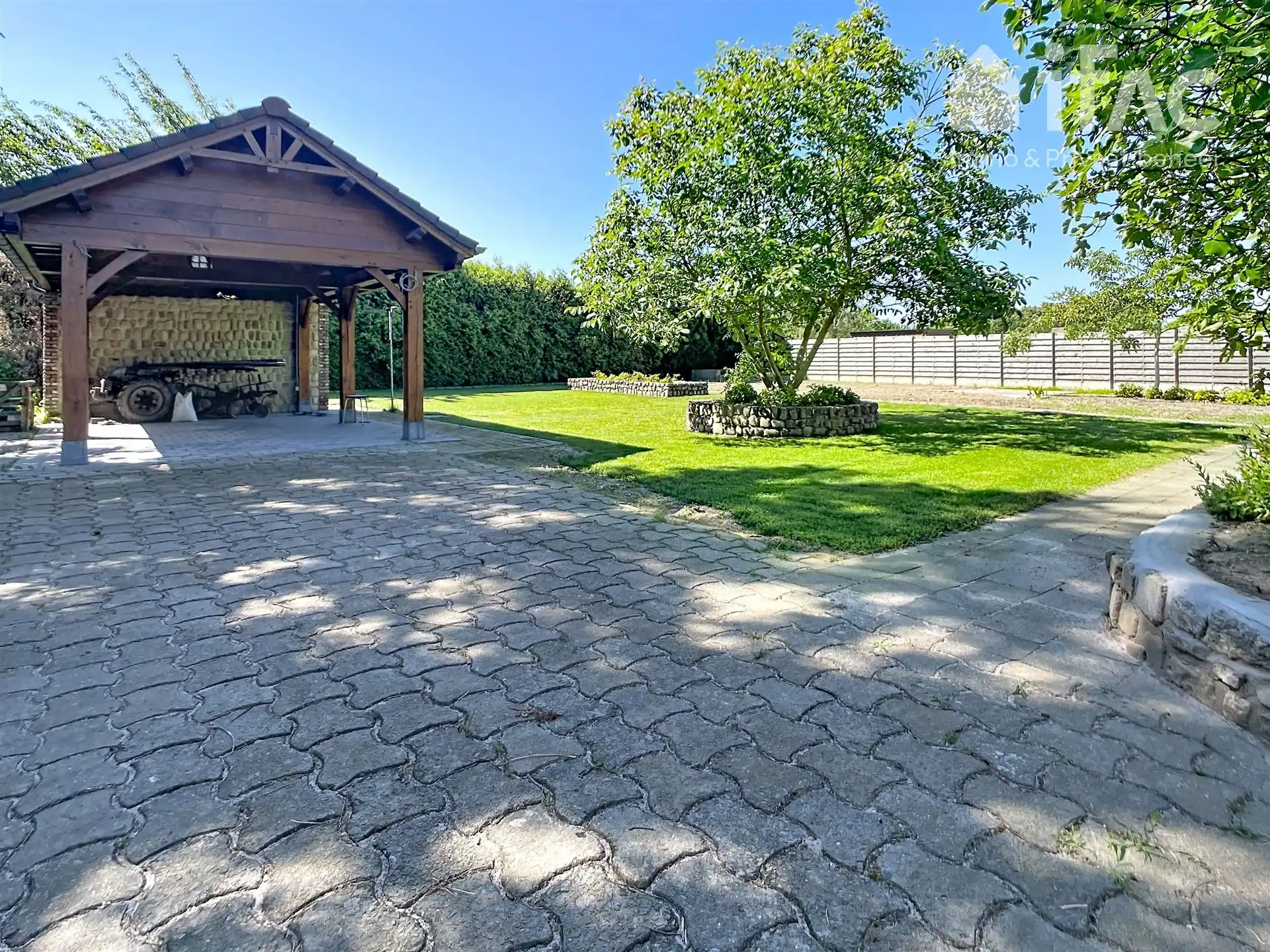 Heel ruime woning met 4 slpks, leefveranda, 54 zonnepanelen foto 4