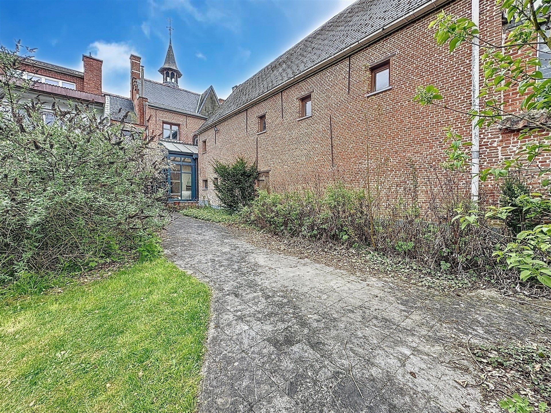 Herenhuis met tuin en aanpalende woning  foto 17