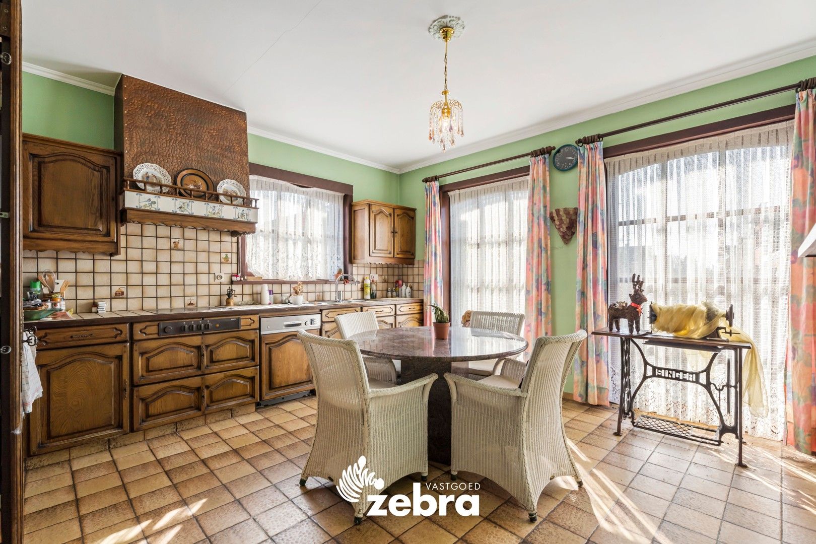 Charmante te renoveren villa met saunahuis in Izegem! foto 11
