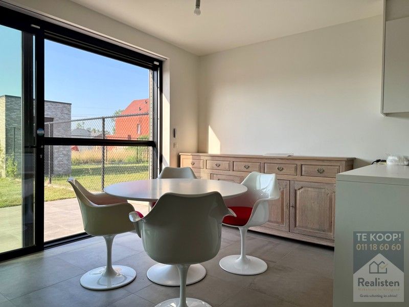 Schakelwoning in hartje Godsheide foto 10