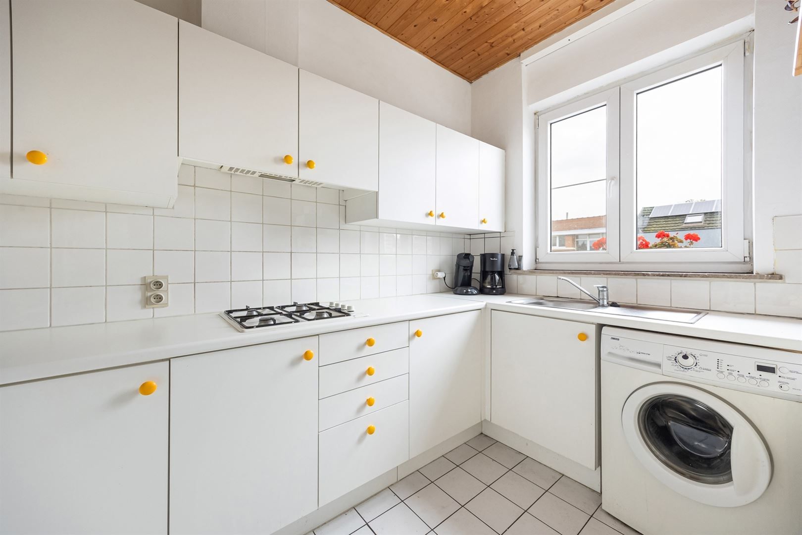 Appartement met potentieel en dubbele parkeermogelijkheid in hartje Merksem foto 6