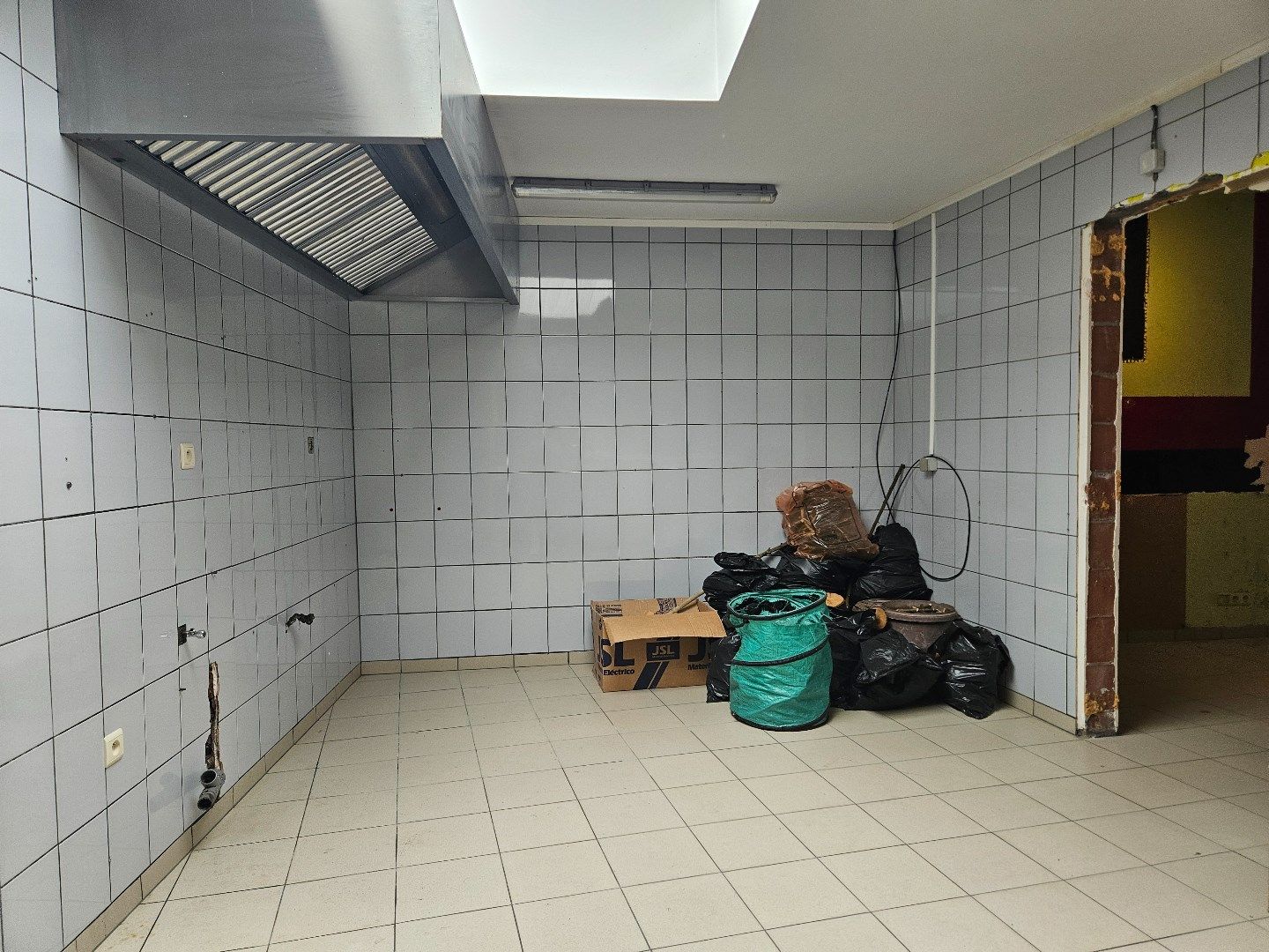 Recente handelsruimte in het centrum van Mol ! foto 5