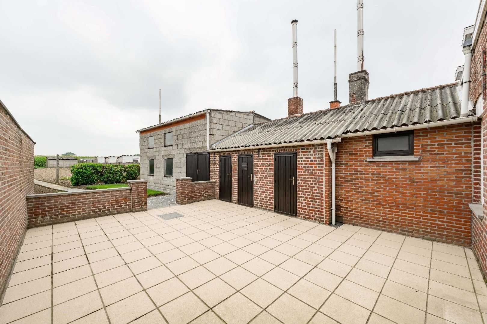 CHARMANTE RIJWONING MET TUIN EN GARAGE ACHTEROM OP 681M² foto 13