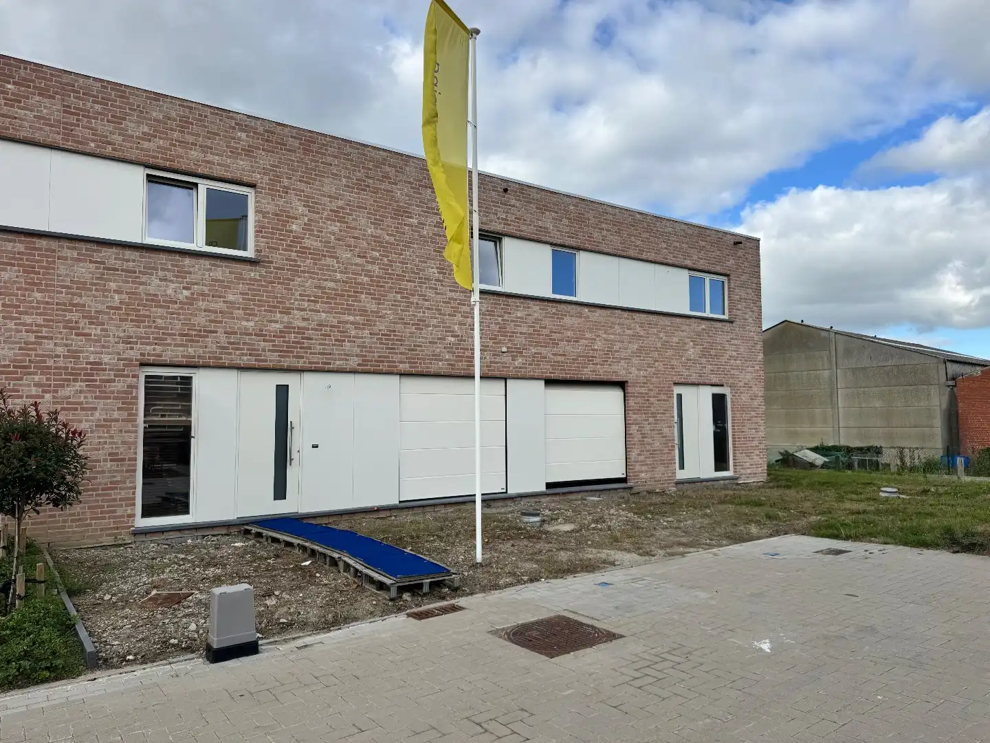 Moderne nieuwbouwwoning met 3 slaapkamers en garage te koop in Langemark-Poelkapelle foto {{pictureIndex}}