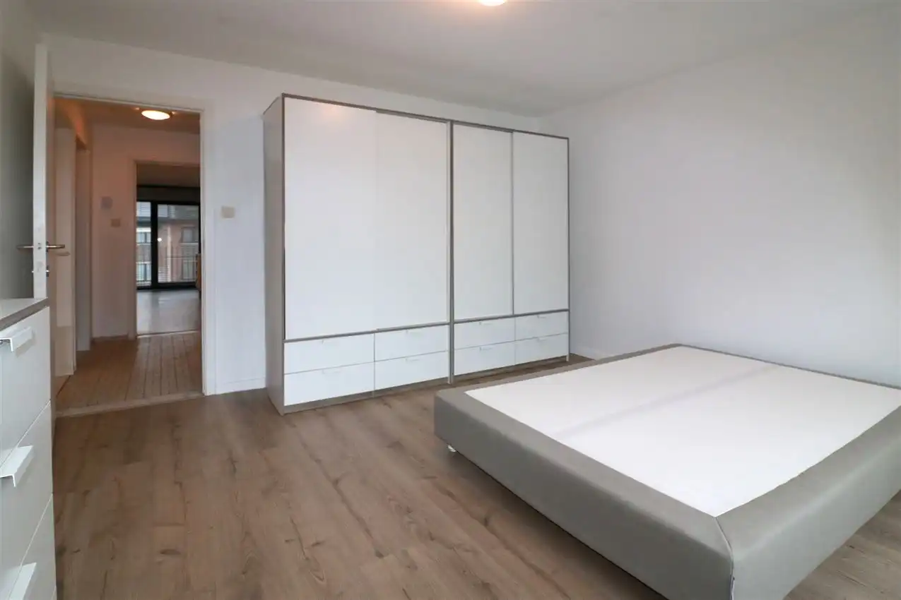 Appartement met 2 slpk, terras, tuin en autostaanplaats foto 14