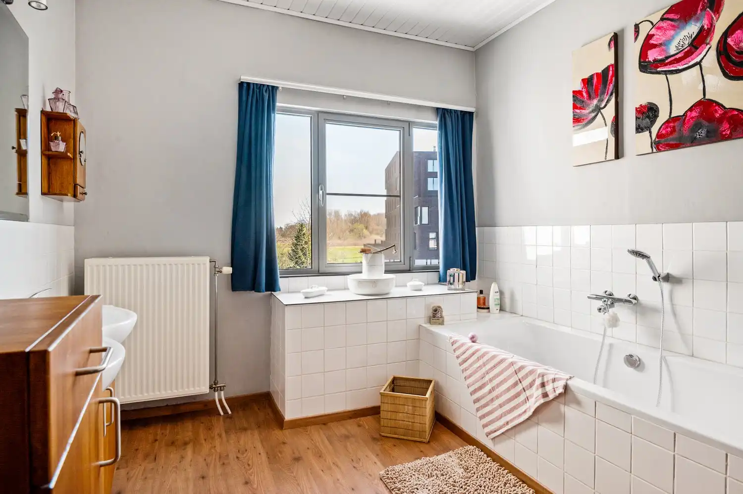 Ruime woning met 3 tot 4 slaapkamers en 3 autostaanplaatsen in een rustige straat foto 13