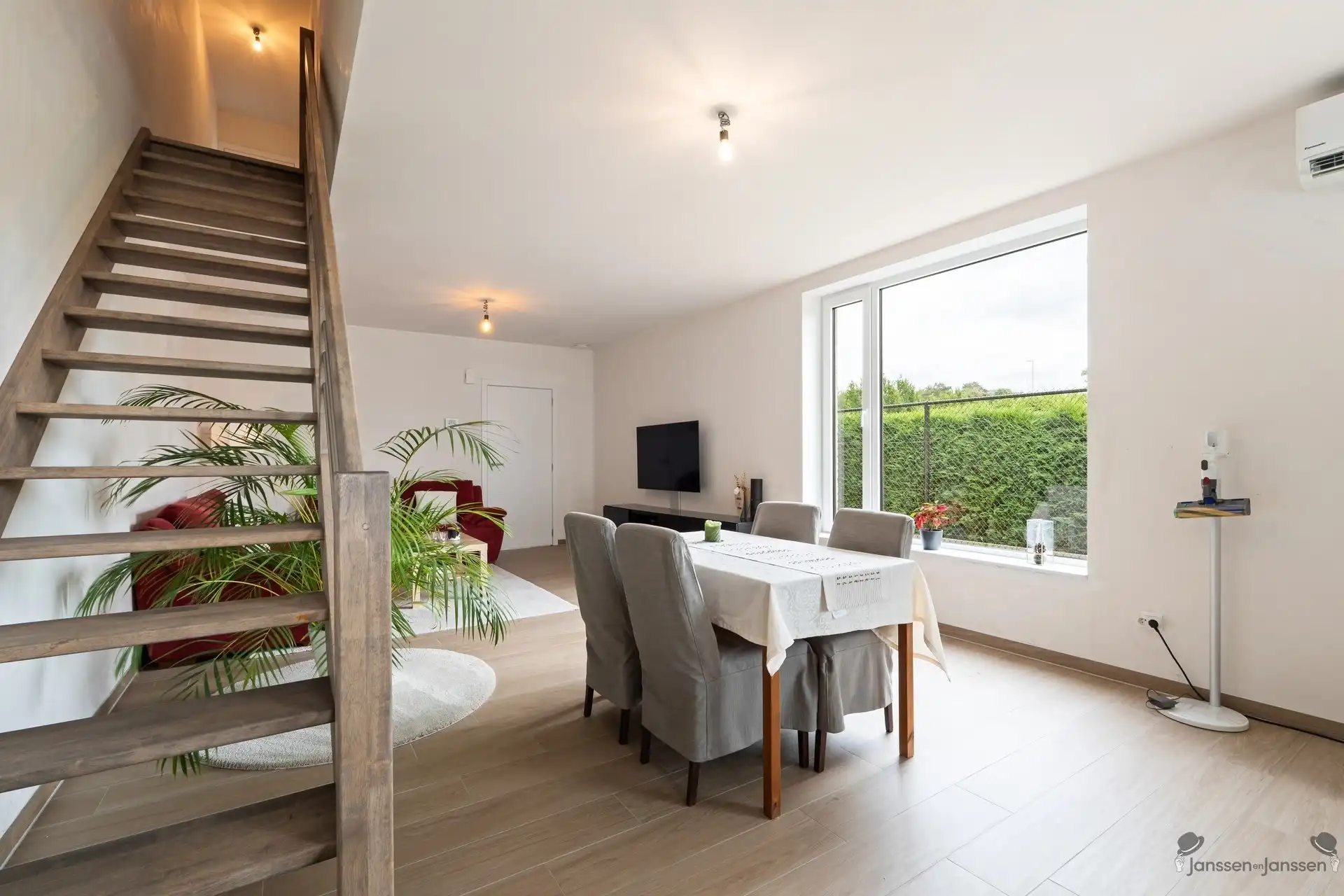Woning met 3 slaapkamers op rustige locatie foto 5