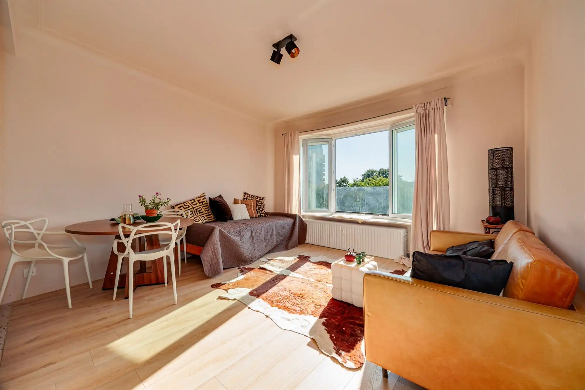 Gerenoveerde en lichtrijke studio met uitzicht foto 2