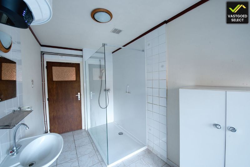 Te renoveren woning met tuin en garage in Sint-Laureins foto 11