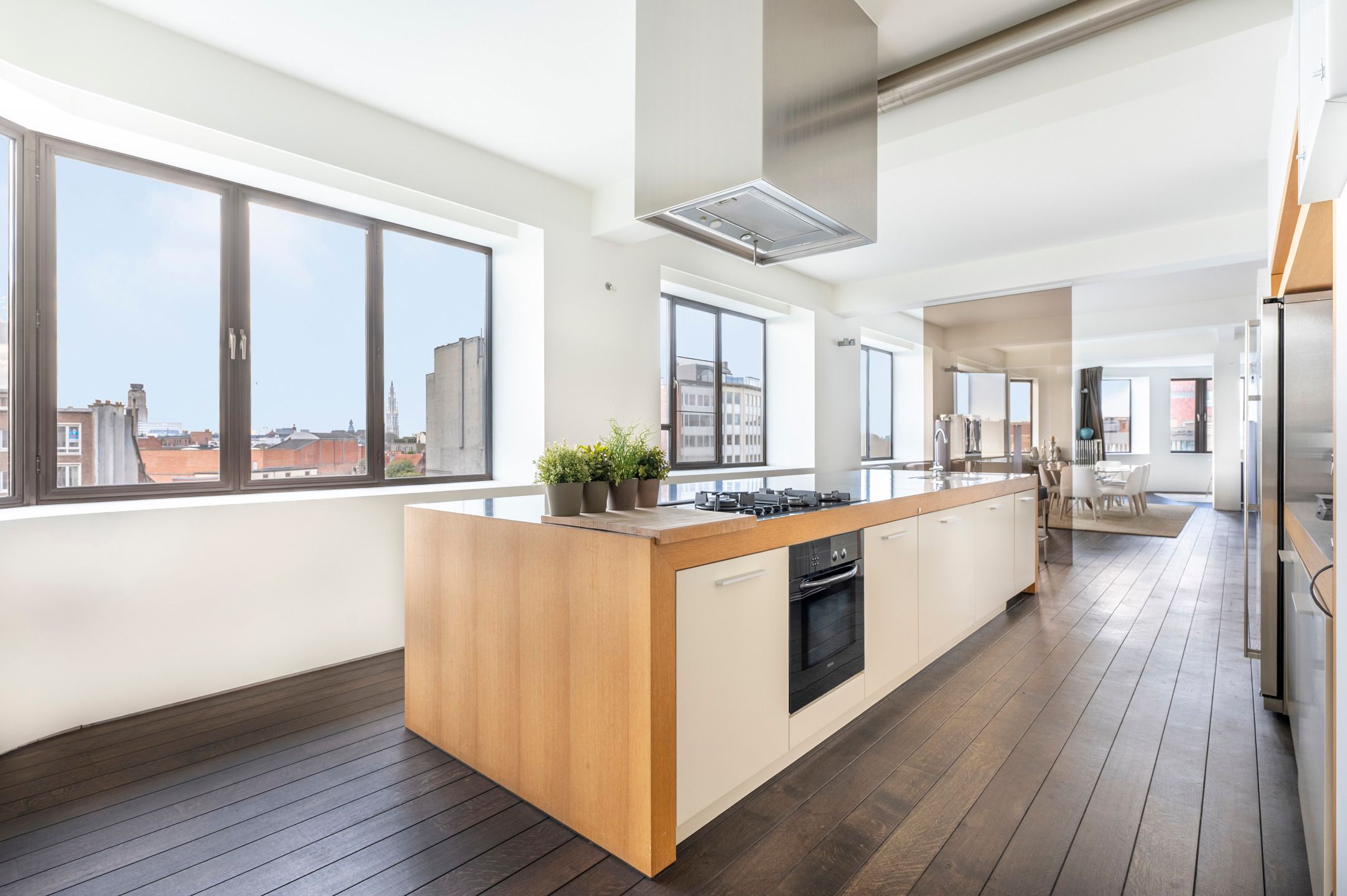 Unieke loft met karakter en licht in art-deco gebouw foto 13