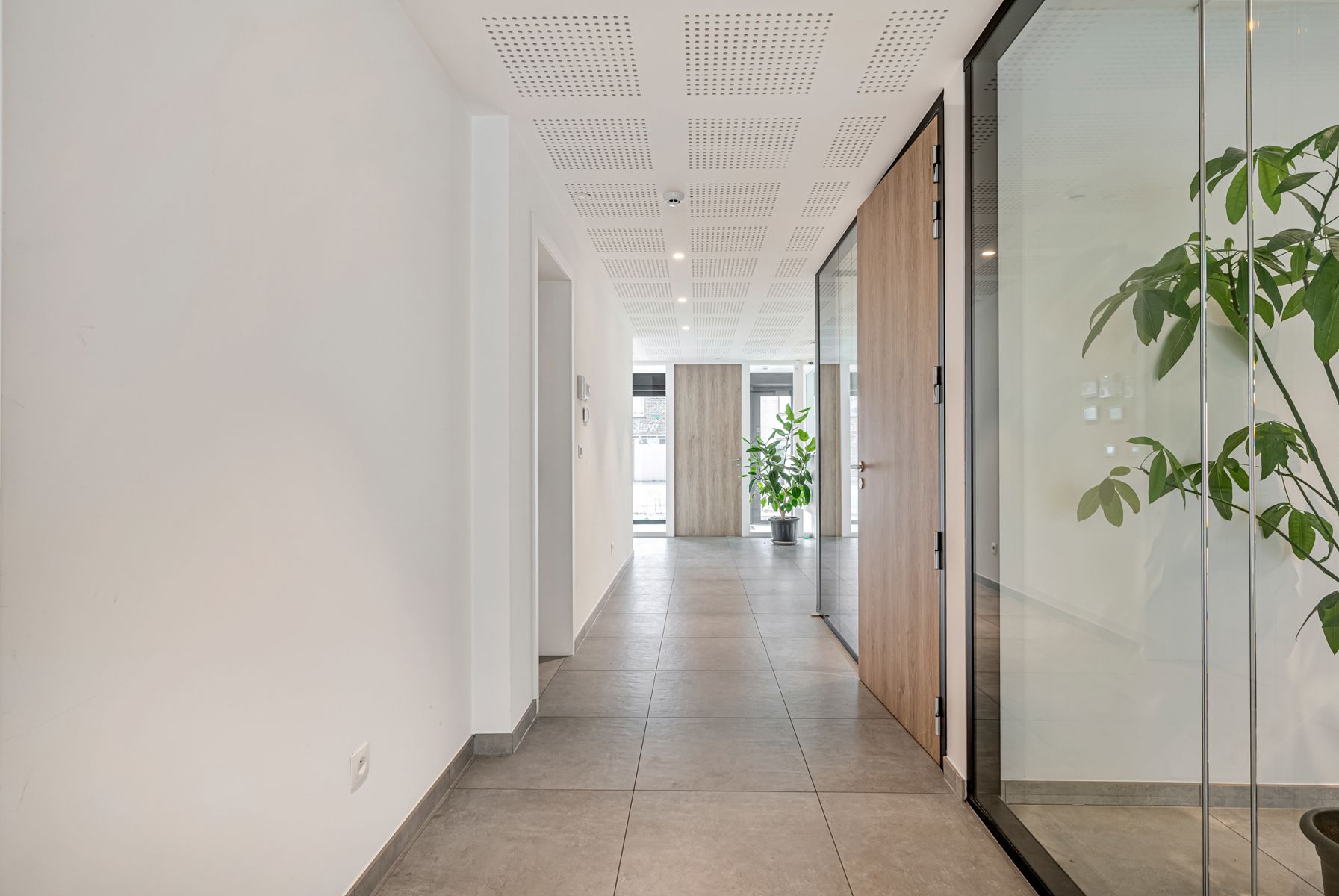 Moderne en zichtbare kantoorruimte op toplocatie foto 22