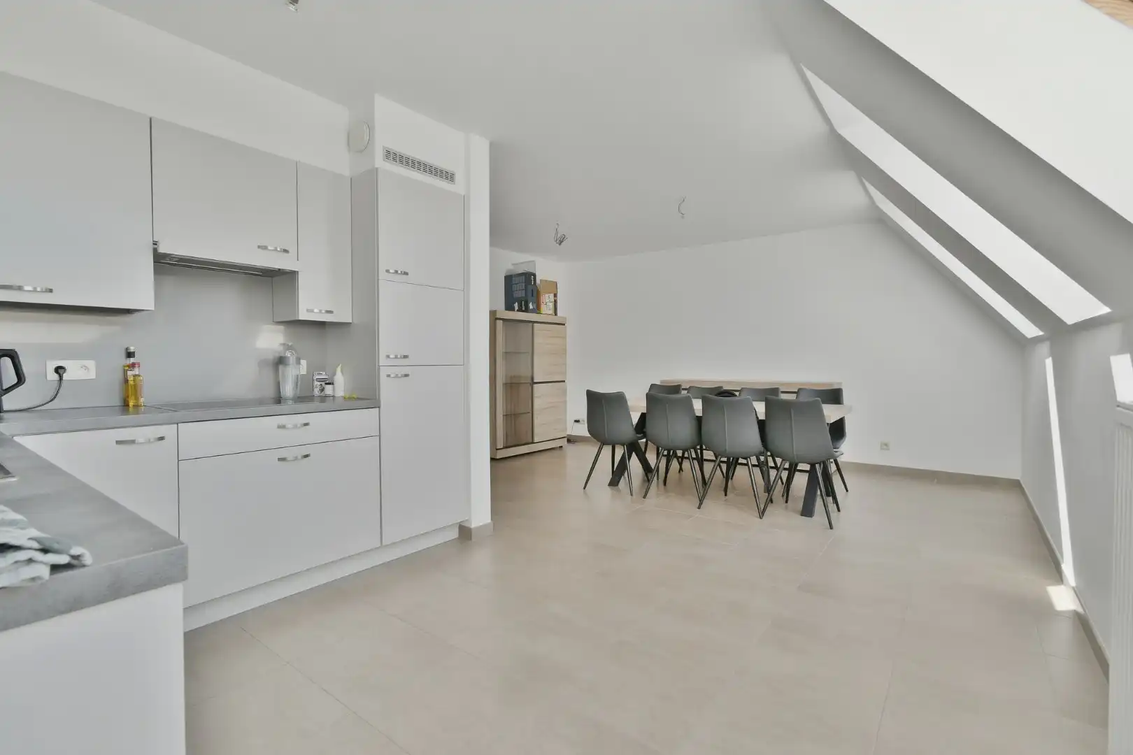 Ruim duplex appartement te huur in het centrum van Oudenburg  foto 4