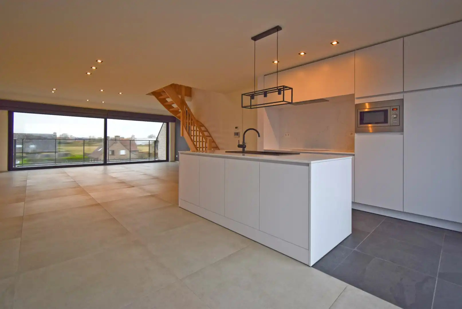 RUIM EIGENTIJDS DUPLEX APPARTEMENT MET RUIME TERRASSEN foto 3