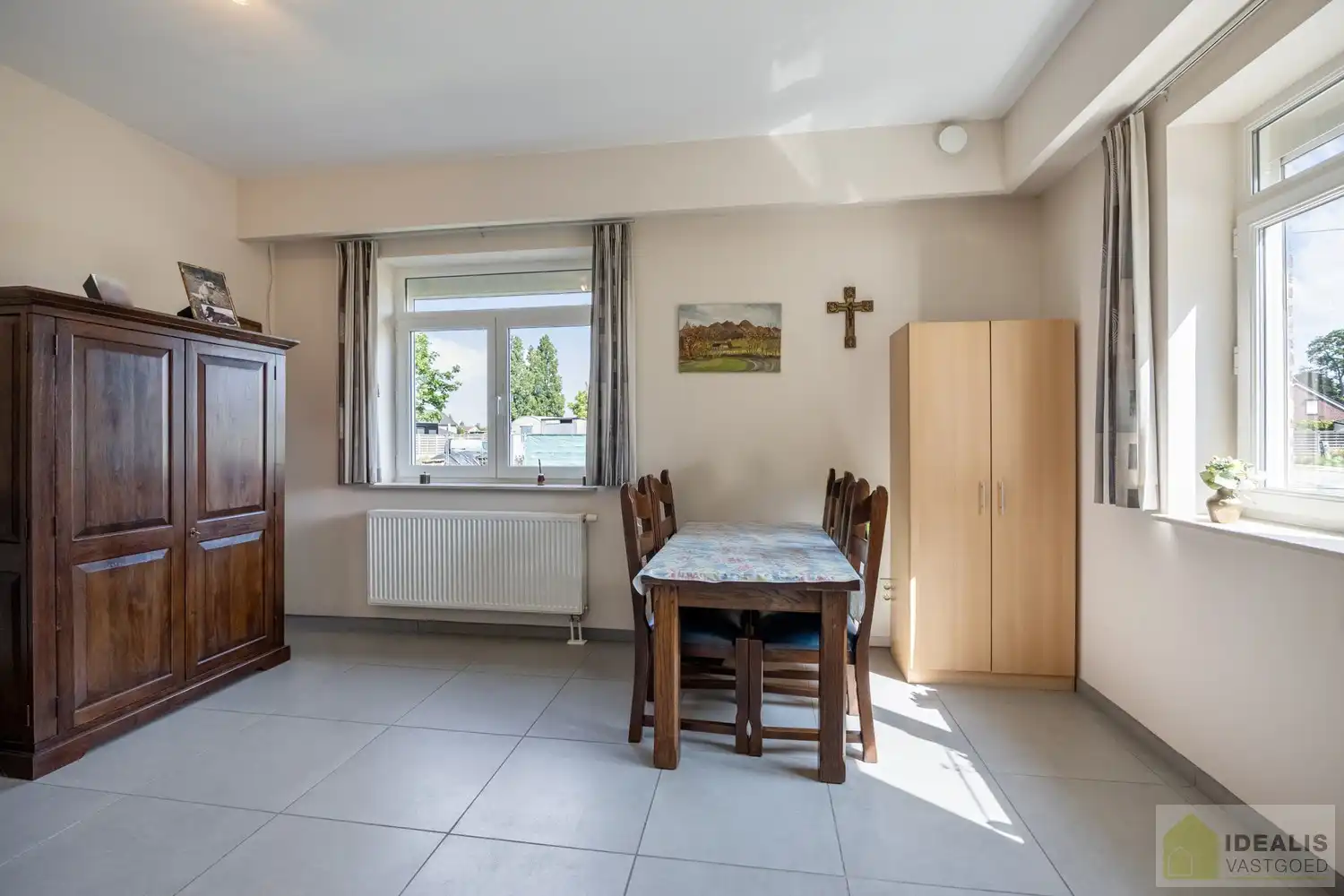 ZEER RUIM OPGEZETTE (481m²!) EN KNAP AFGEWERKTE EENGEZINSWONING OP RUSTIGE LOCATIE MET MAAR LIEFST 8!! SLAAPKAMERS foto 8