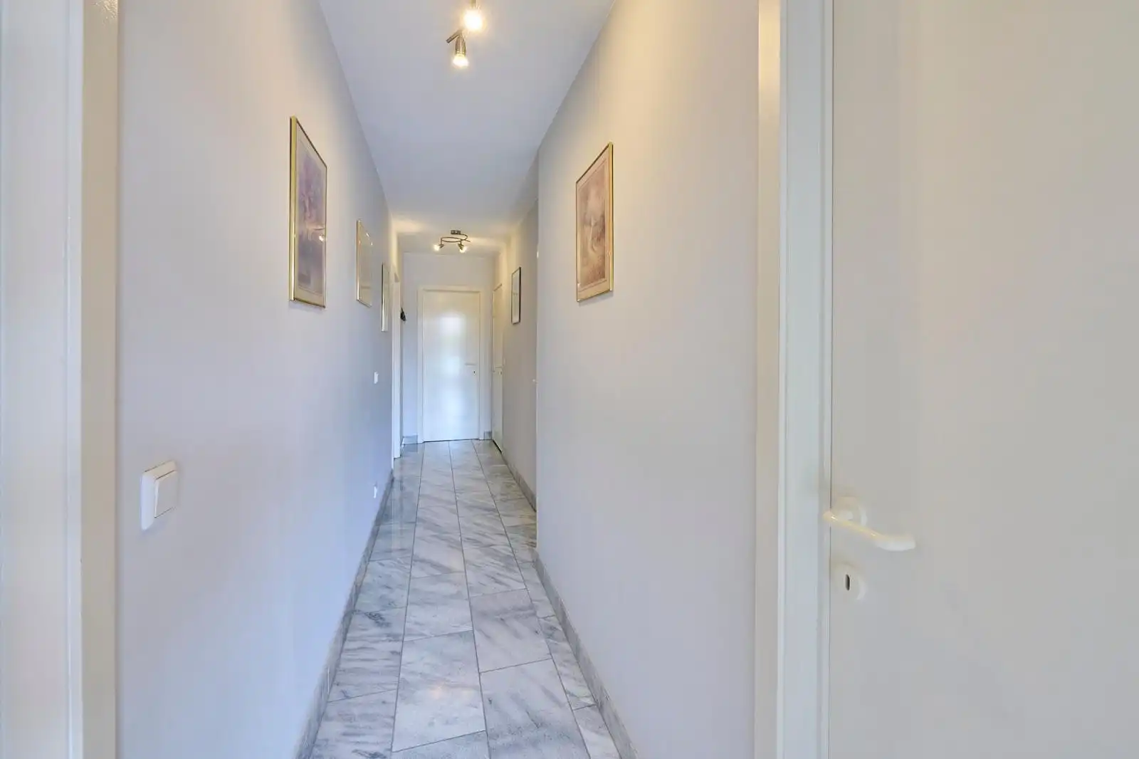 Ruim en energiezuinig appartement met twee terrassen en parking foto 11