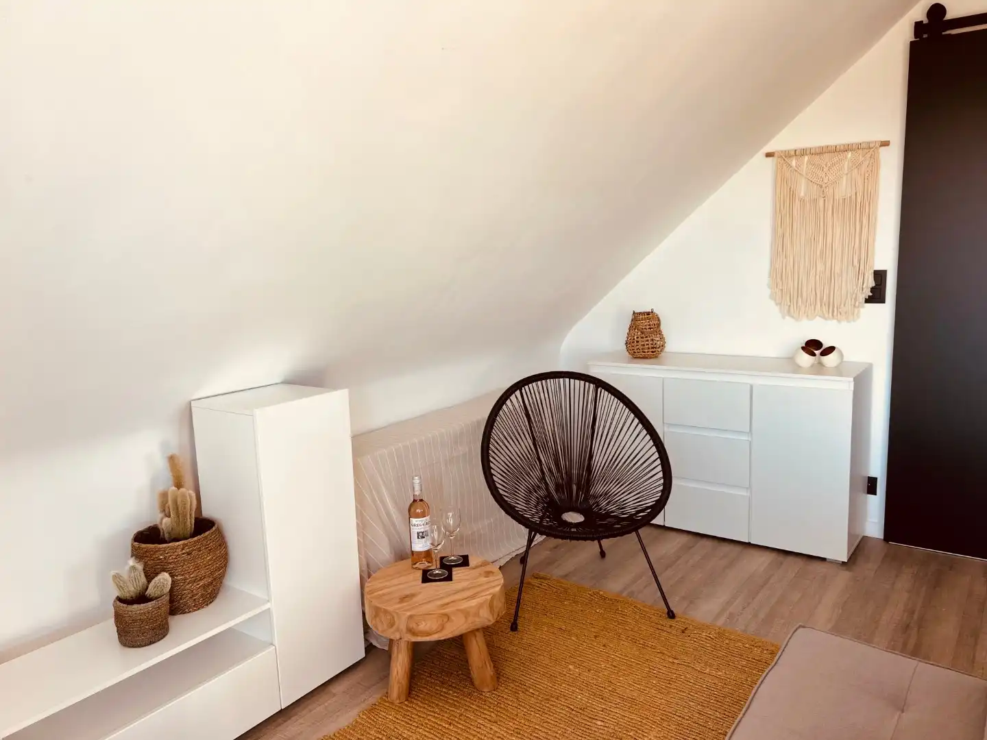 Gezellige gemeubelde studio met zuidgericht terras te huur in De Haan foto 3