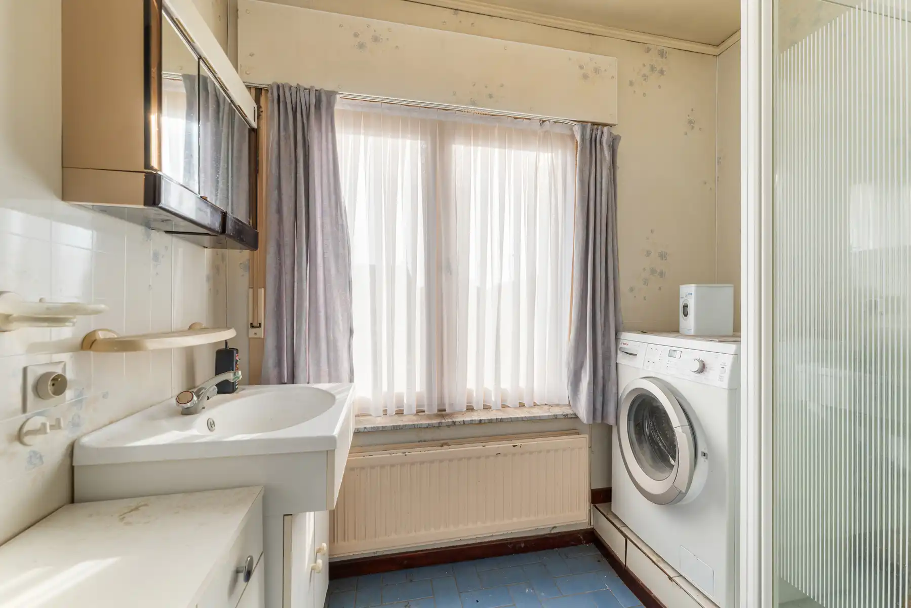 Woning met garage en tuin in de directe omgeving van de E40 foto 10