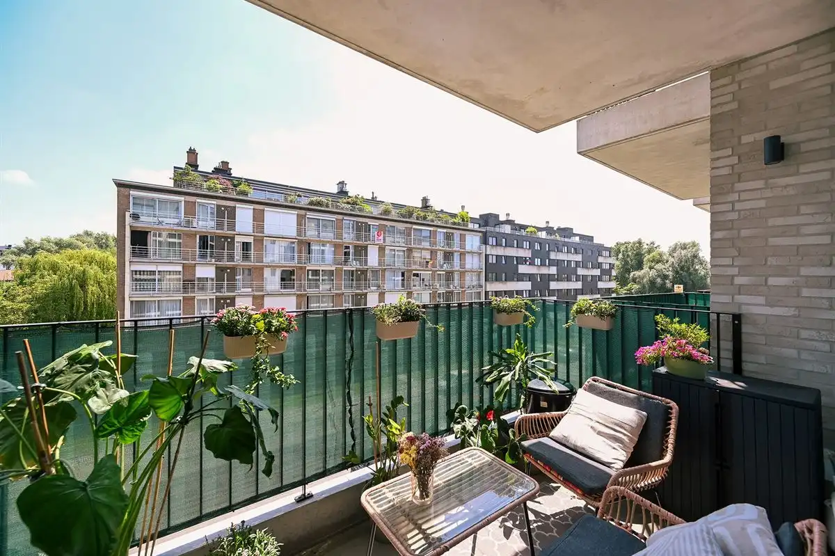 Recent appartement met twee slaapkamers en zonnig terras foto 8
