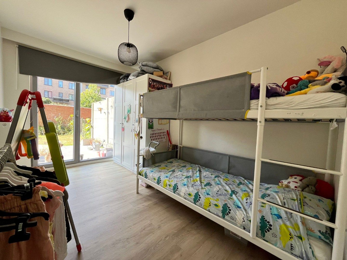 Gelijkvloers 2-slpk appartement met tuin en garage foto 12