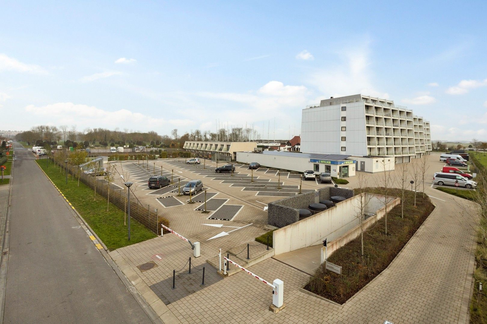 Bovengrondse parkeerplaats – Residentie Nautilus, Nieuwpoort. foto 2
