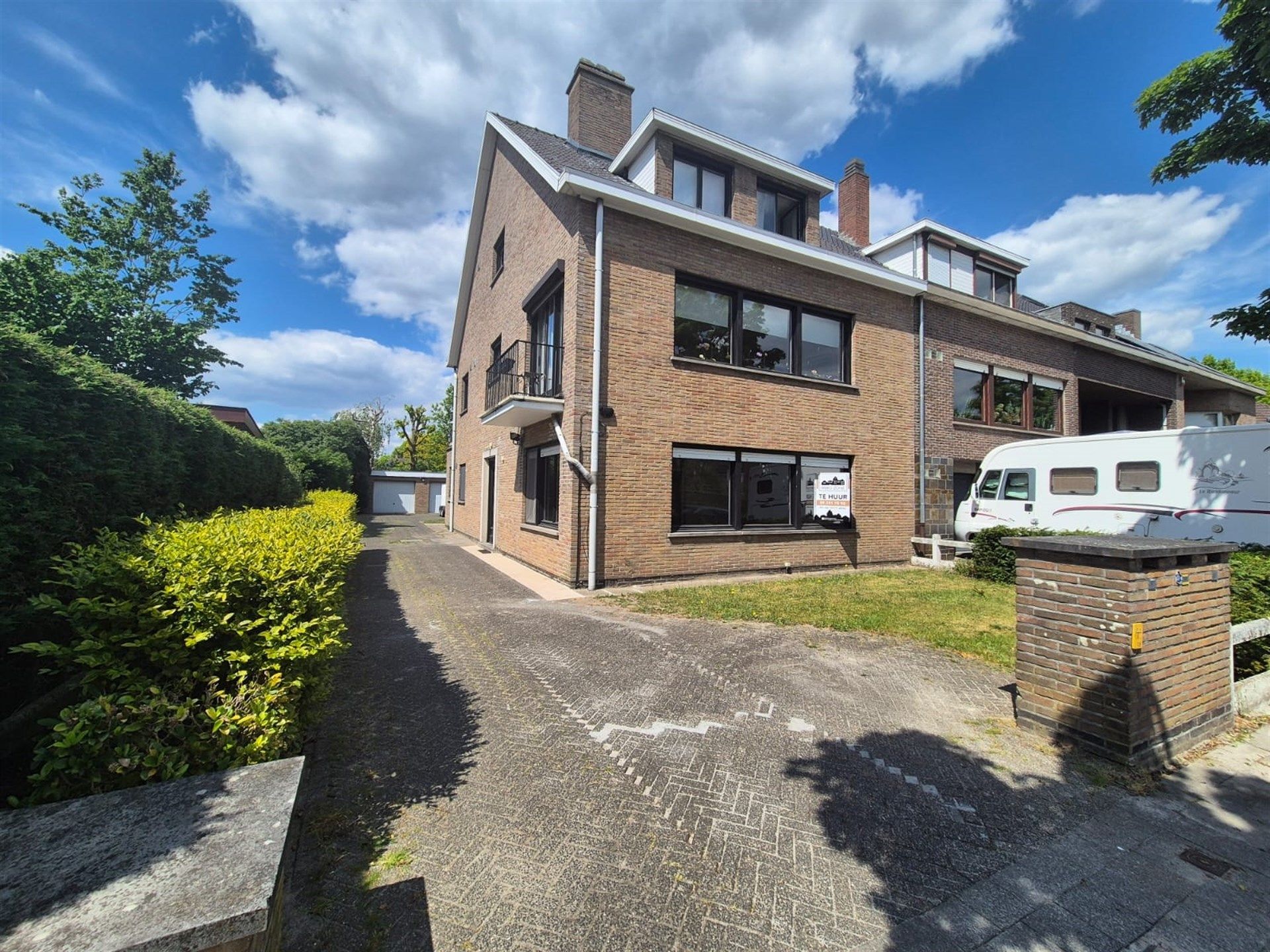 Gunstig gelegen gelijkvloers appartement met gezellig tuintje. foto {{pictureIndex}}