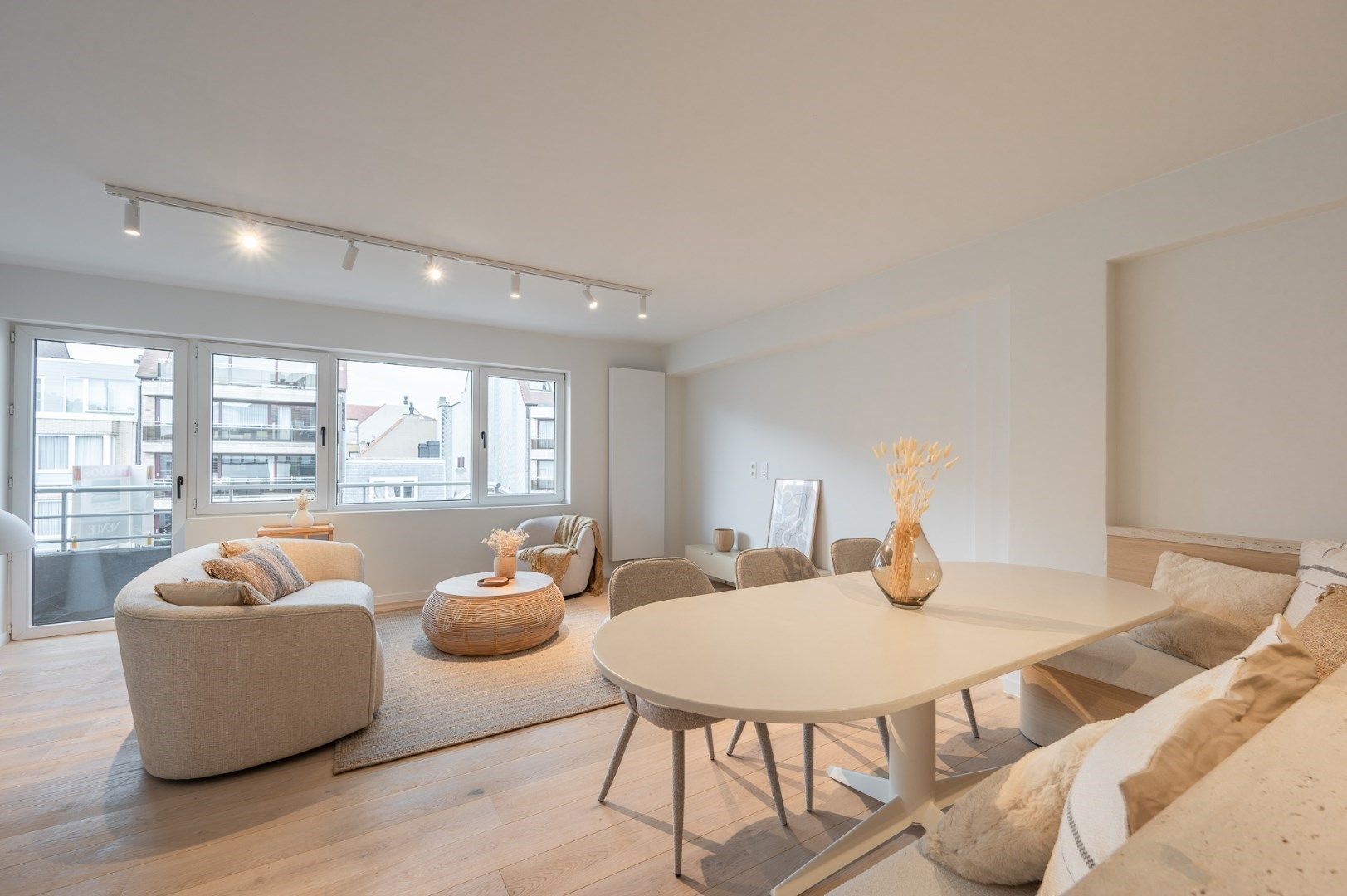 Prachtig gerenoveerd appartement met fantastische ligging in het commerciële centrum van Lippenslaan - Knokke.  foto 7