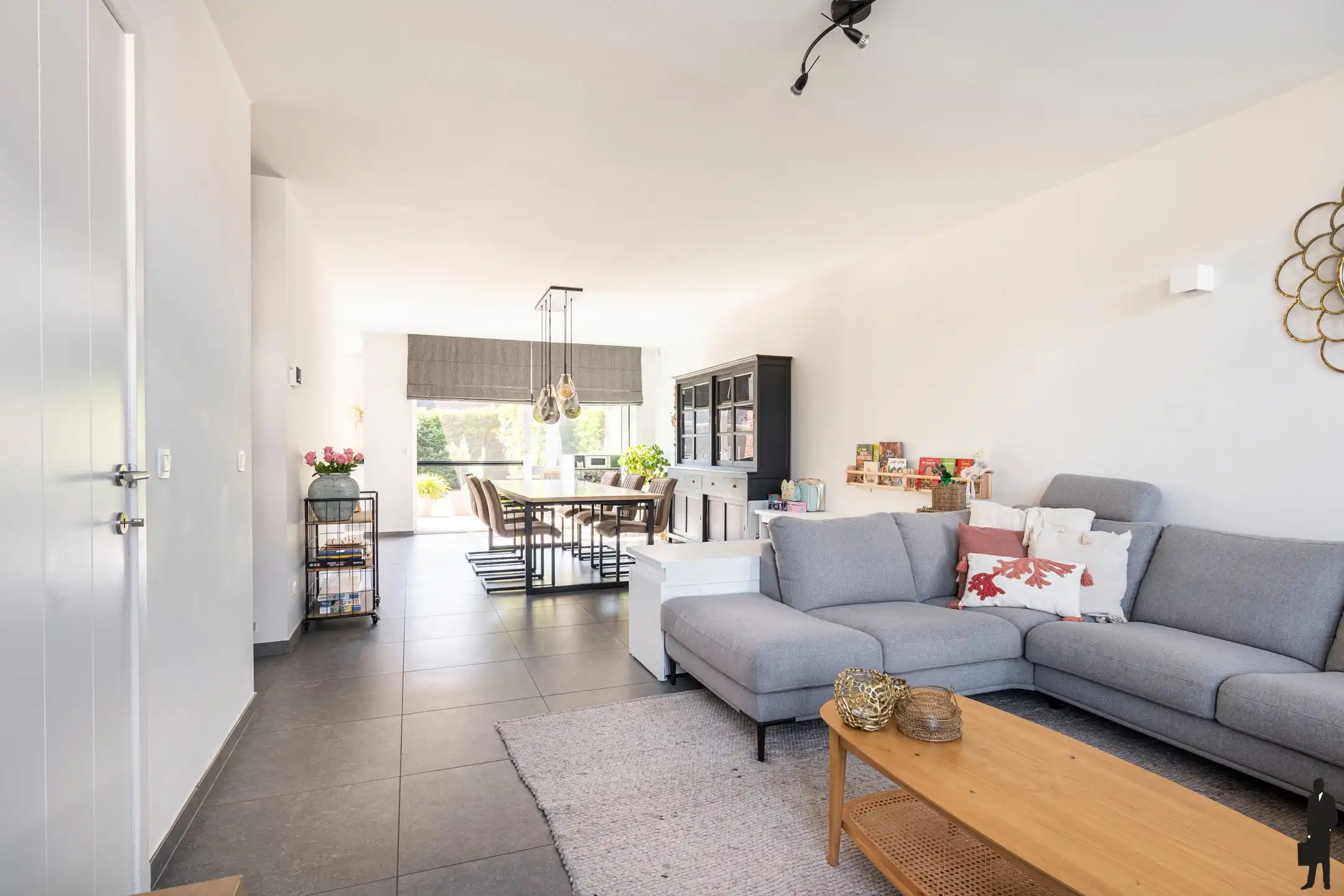 Recente, instapklare woning met 4 slpk. gelegen op rustige locatie te Meer. foto {{pictureIndex}}