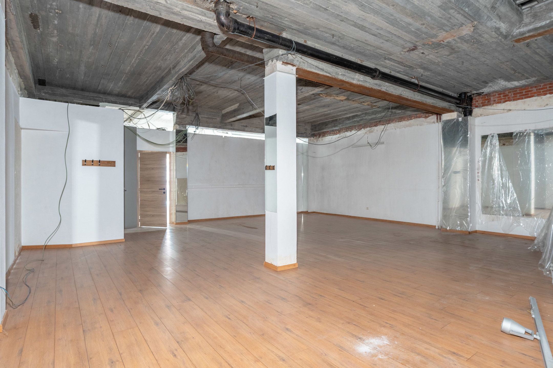 Ruim handelspand met mooie vitrinebreedte, centraal gelegen te Turnhout foto 11