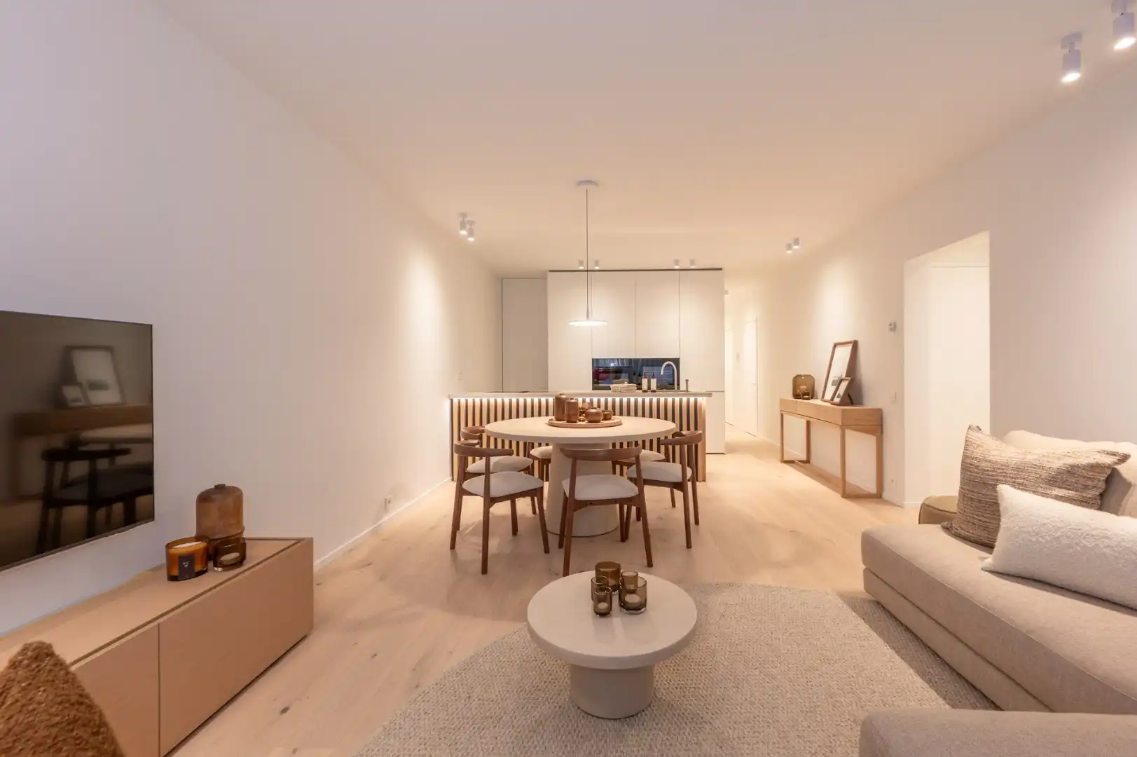 Subliem gerenoveerd appartement met 3 slaapkamers foto 2