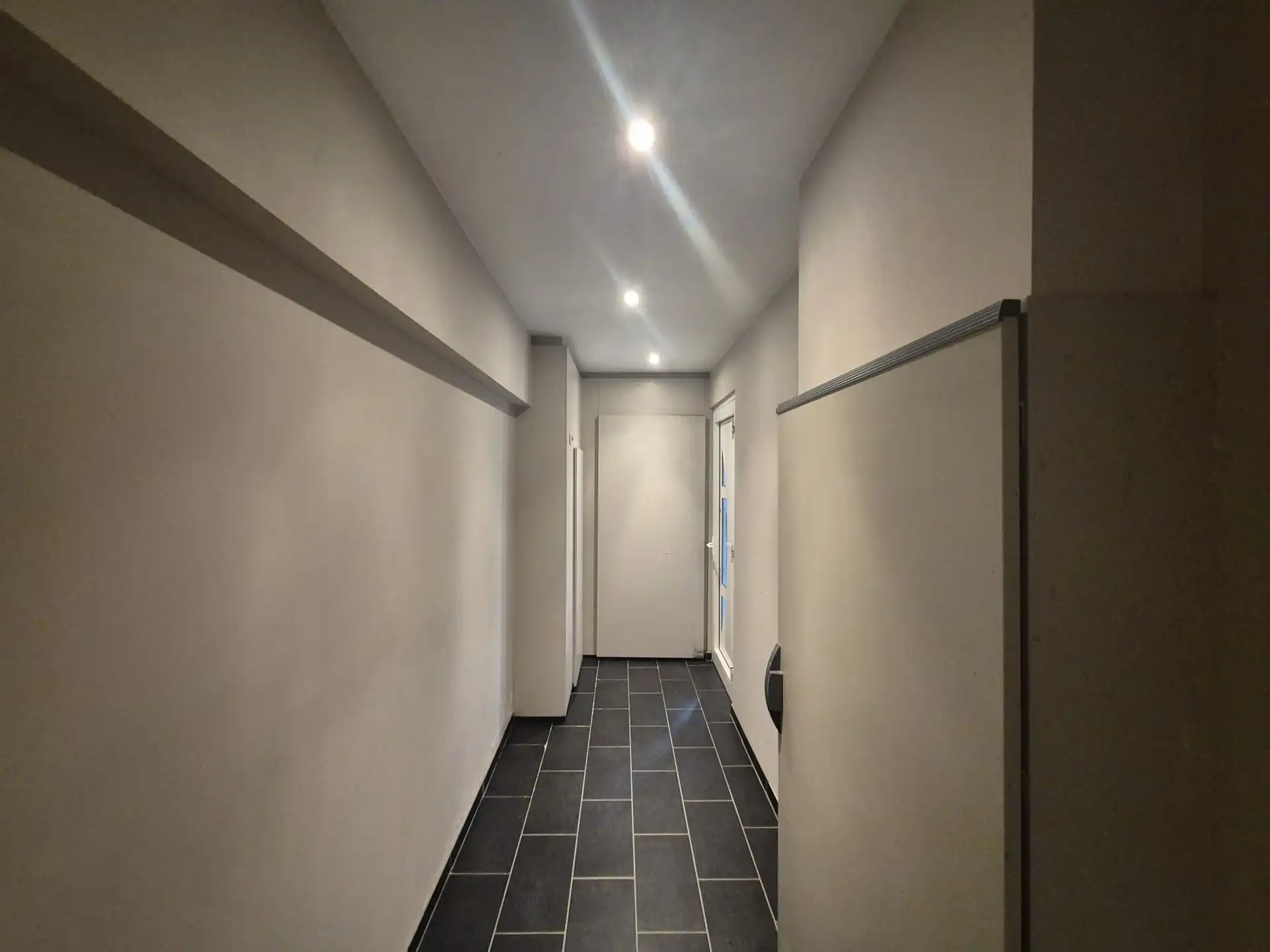Instapklaar lichtrijk appartement met dakterras boven bakkerij “Hoste”. foto 26
