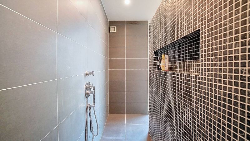 Moderne villa van 230m² op 14a08ca met openluchtzwembad foto 17