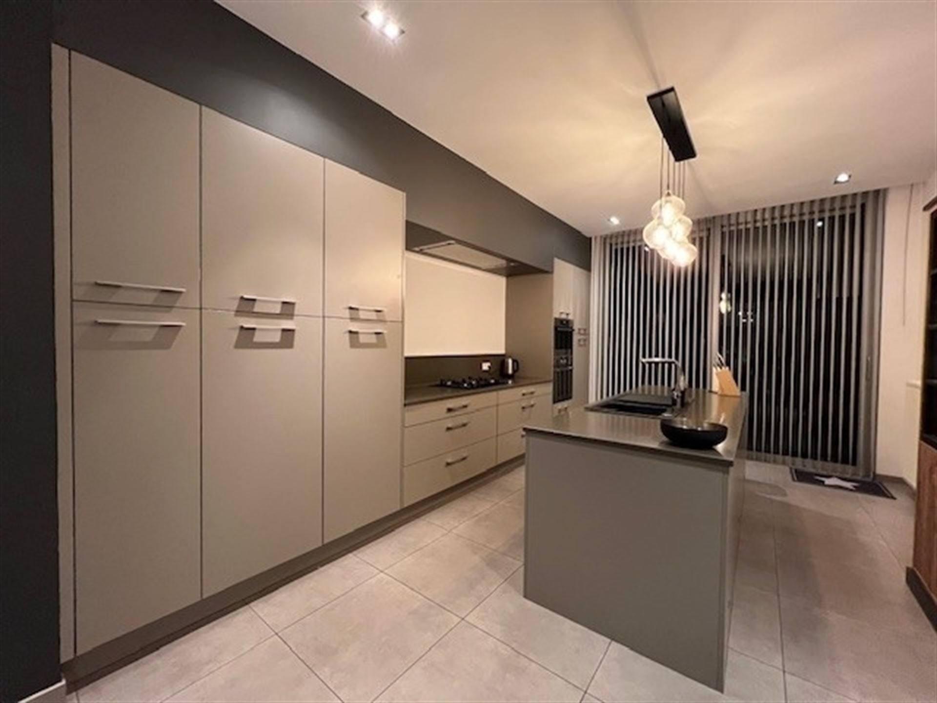 volledig vernieuwe woning nabij het centrum! foto 8