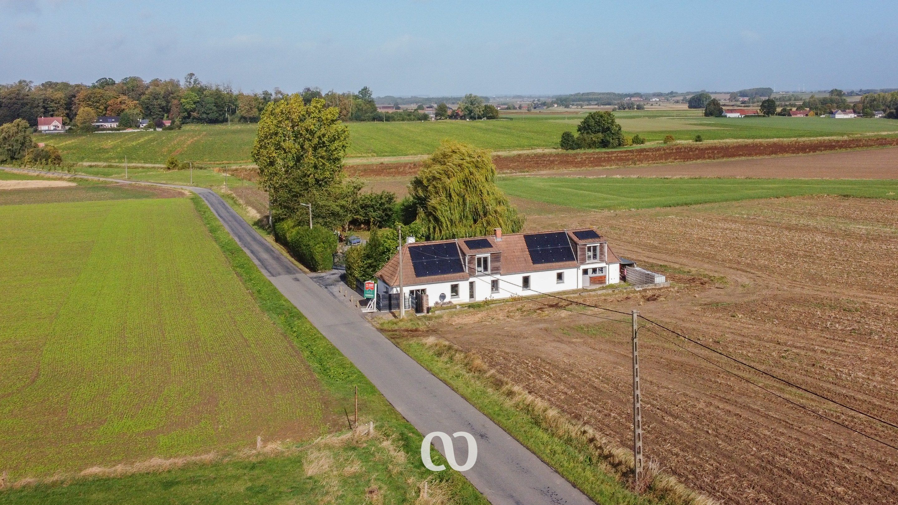 Prachtig gelegen villa met zwembad foto 1