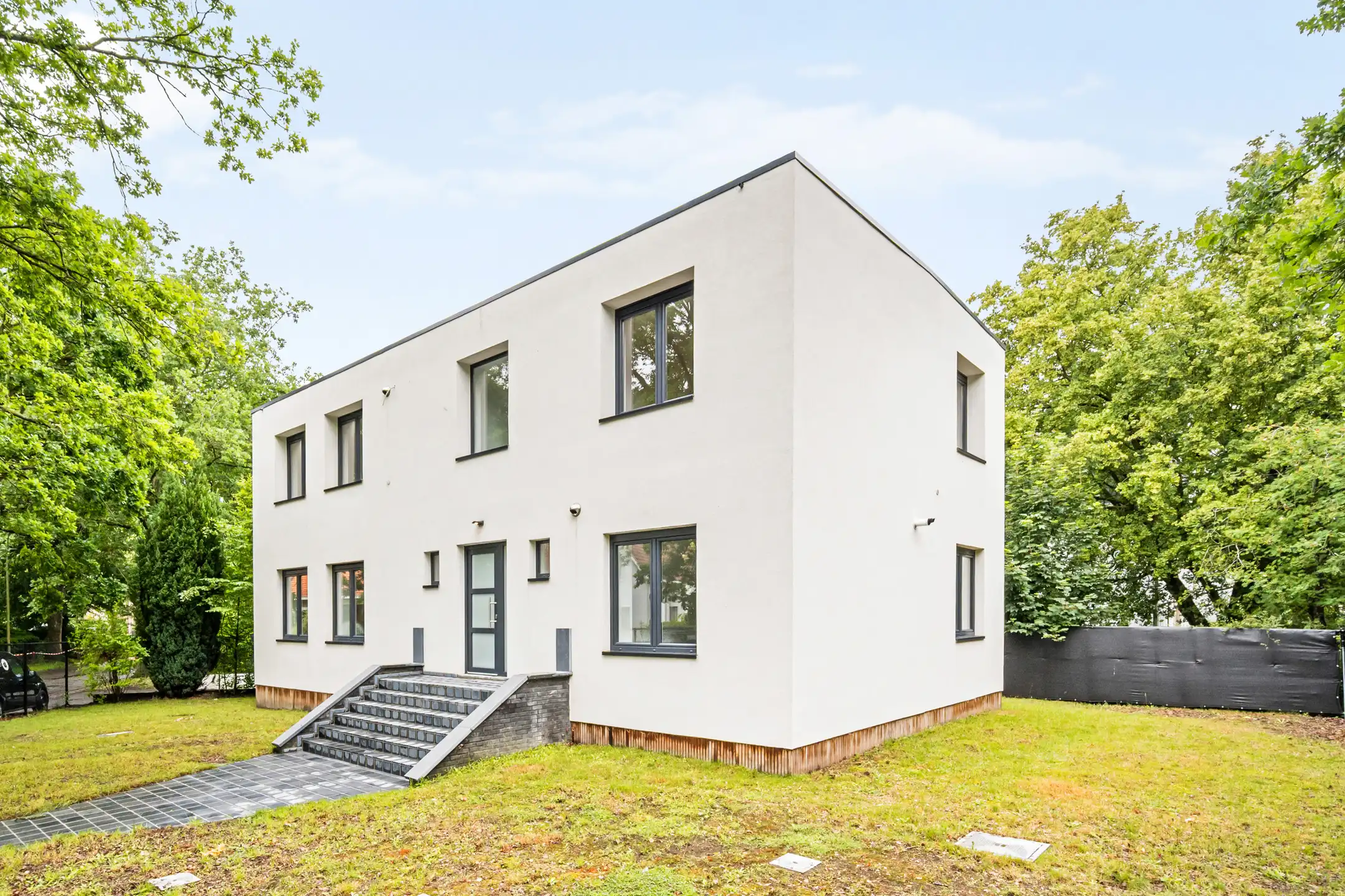 Volledig gerenoveerde woning met 3SLK,2BDK en dubbele garage foto 2