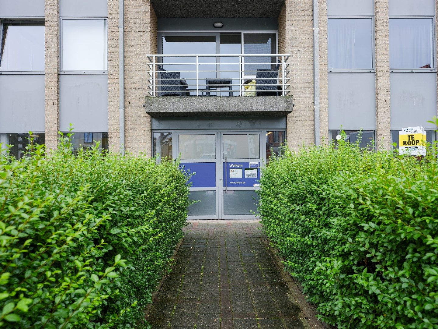 Nabij station gelegen kantoor, met goede visibiliteit op belangrijk kruispunt  foto 3