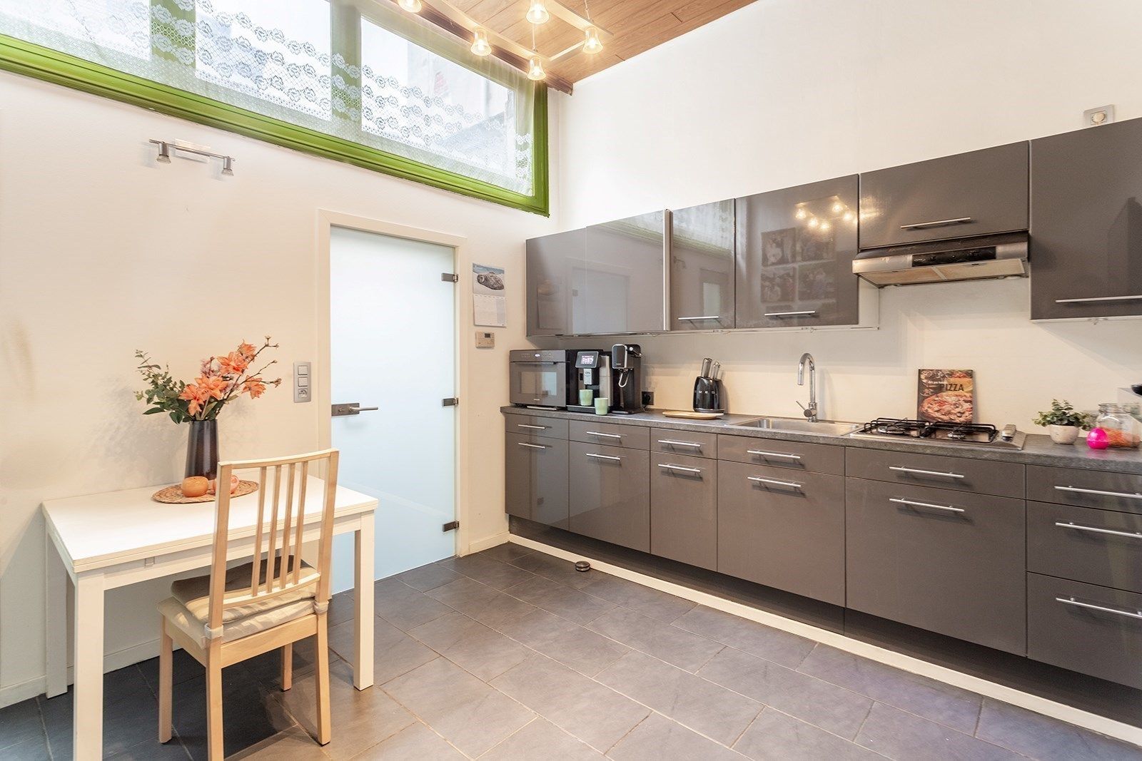 Te renoveren woning in hartje Zurenborg foto 4