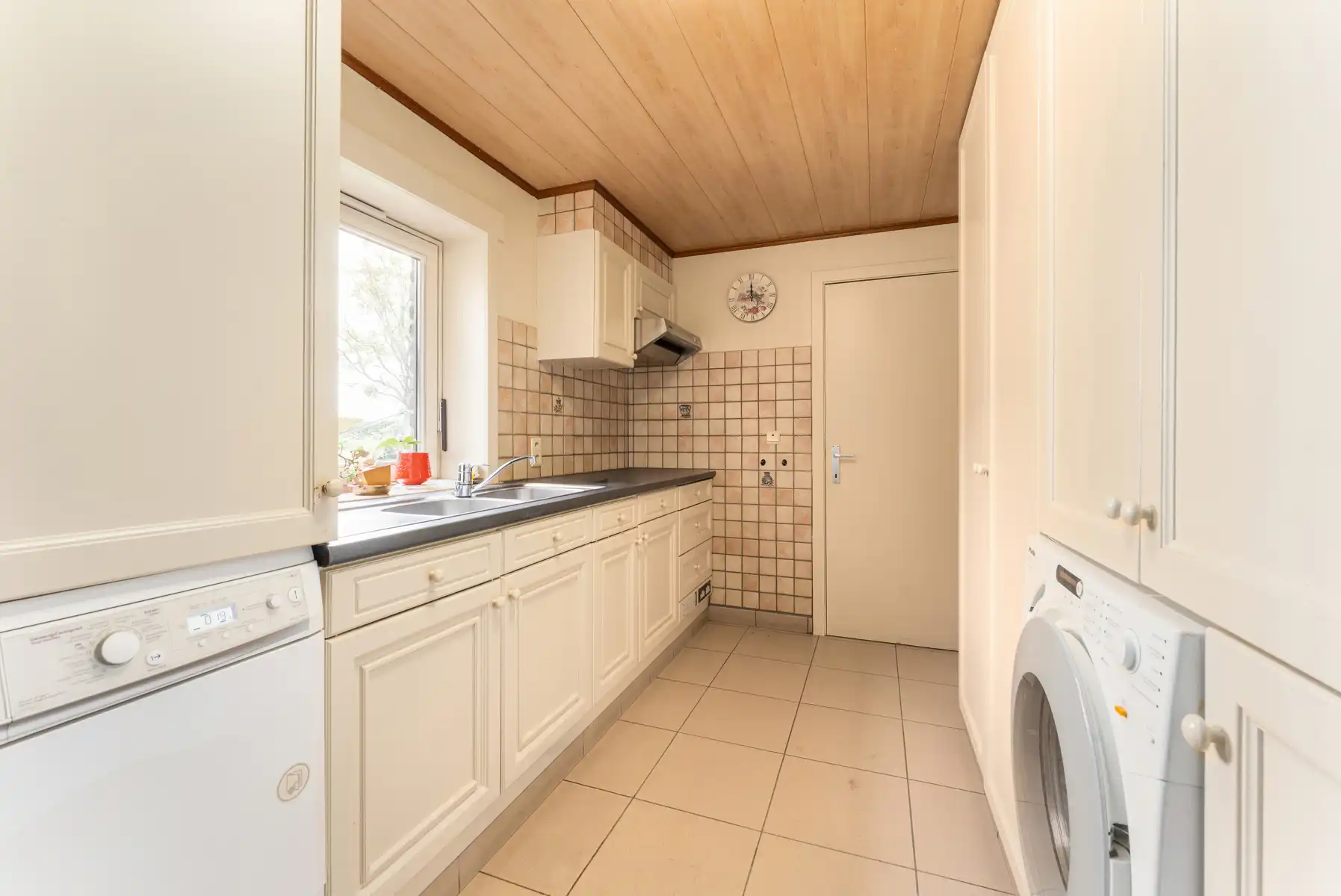 Landhuis met 2 magazijnen, rustig gelegen op 5.388 m² foto 26