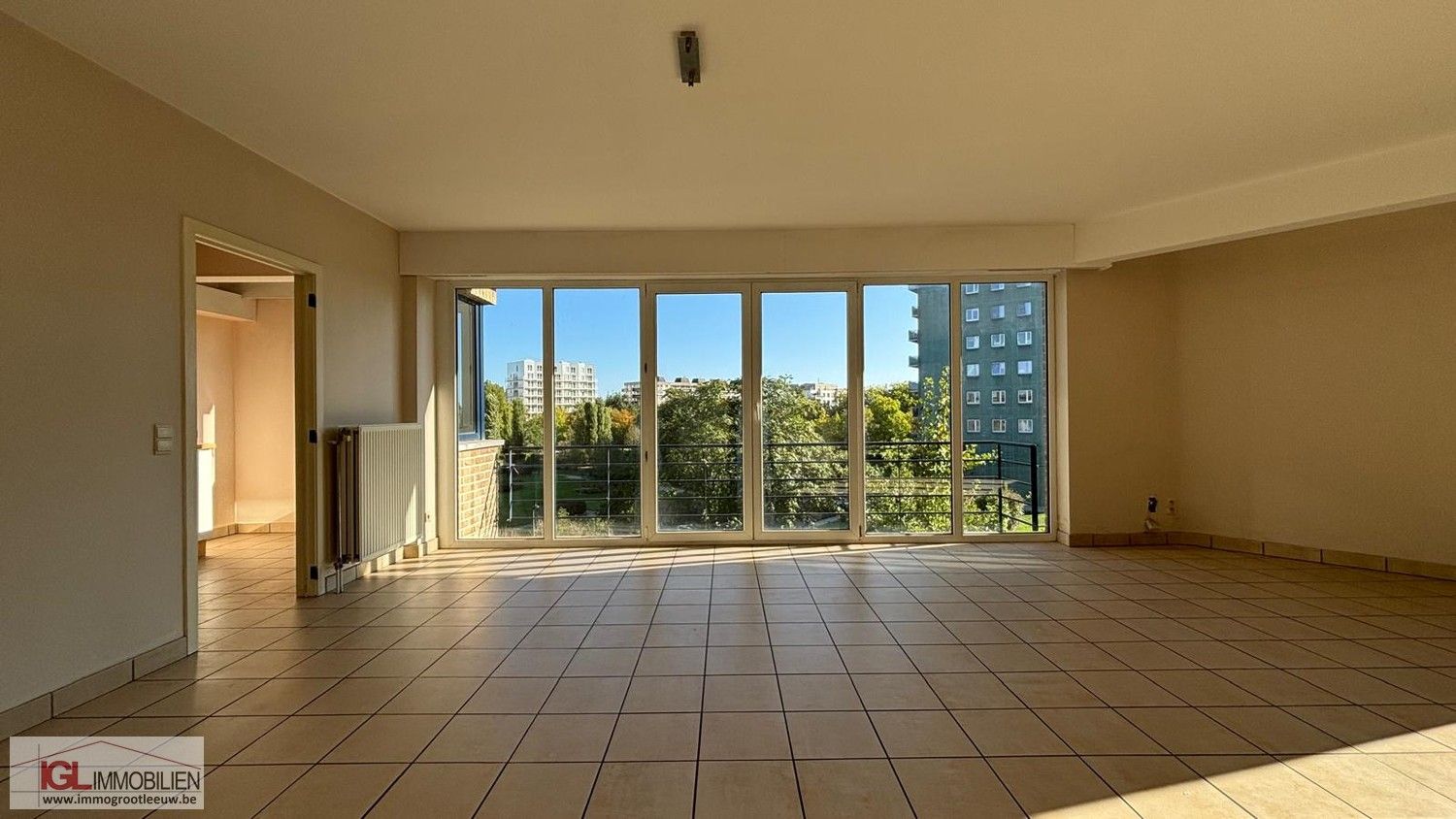 Mooi appartement te Sint-Jans-Molenbeek foto {{pictureIndex}}