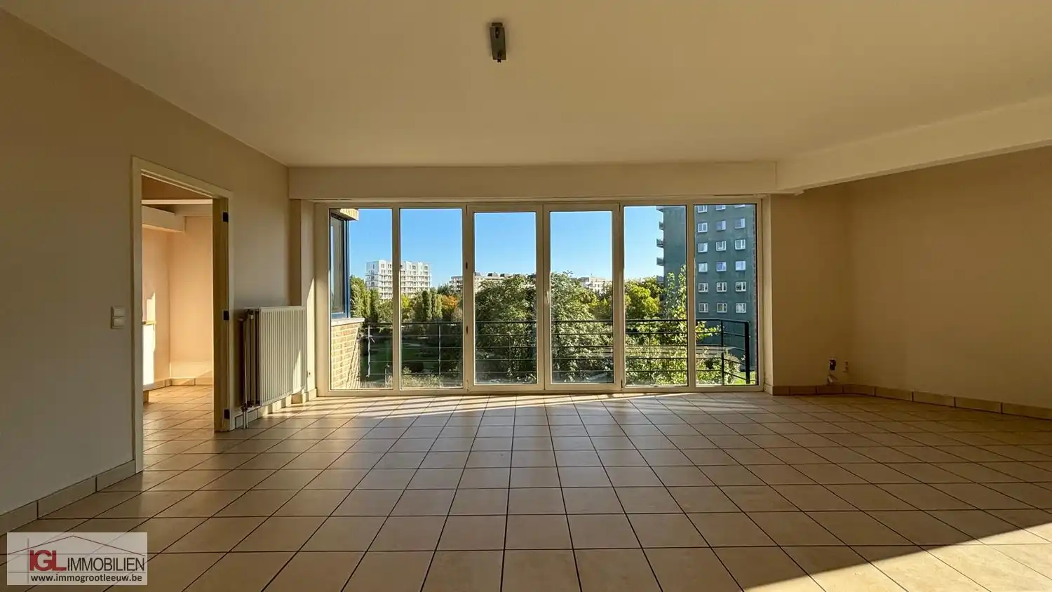 Mooi appartement te Sint-Jans-Molenbeek foto {{pictureIndex}}