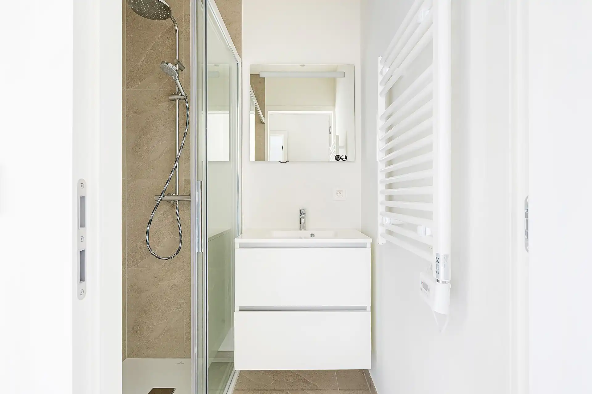 Architecturale BEN-woning met uitzonderlijke leefruimte en zonovergoten terrassen foto 22