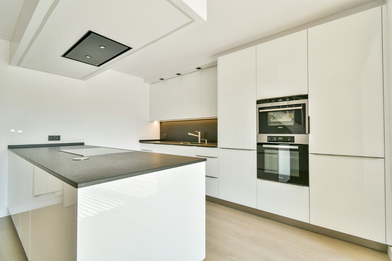 Wonen én werken op toplocatie in Oostkamp! foto 12