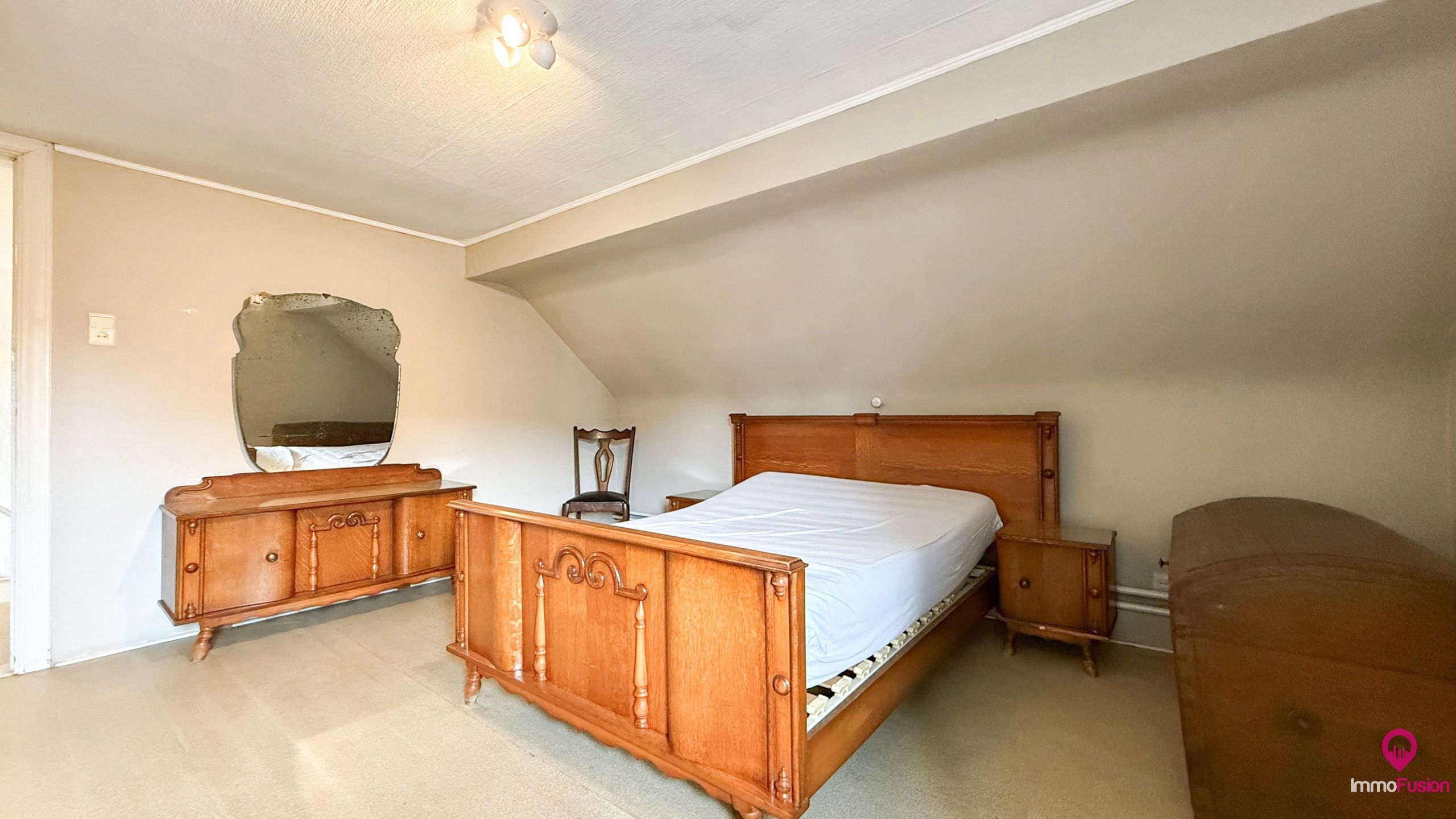 Ruime boerderij op ±33a met stallen en renovatiepotentieel! foto 14